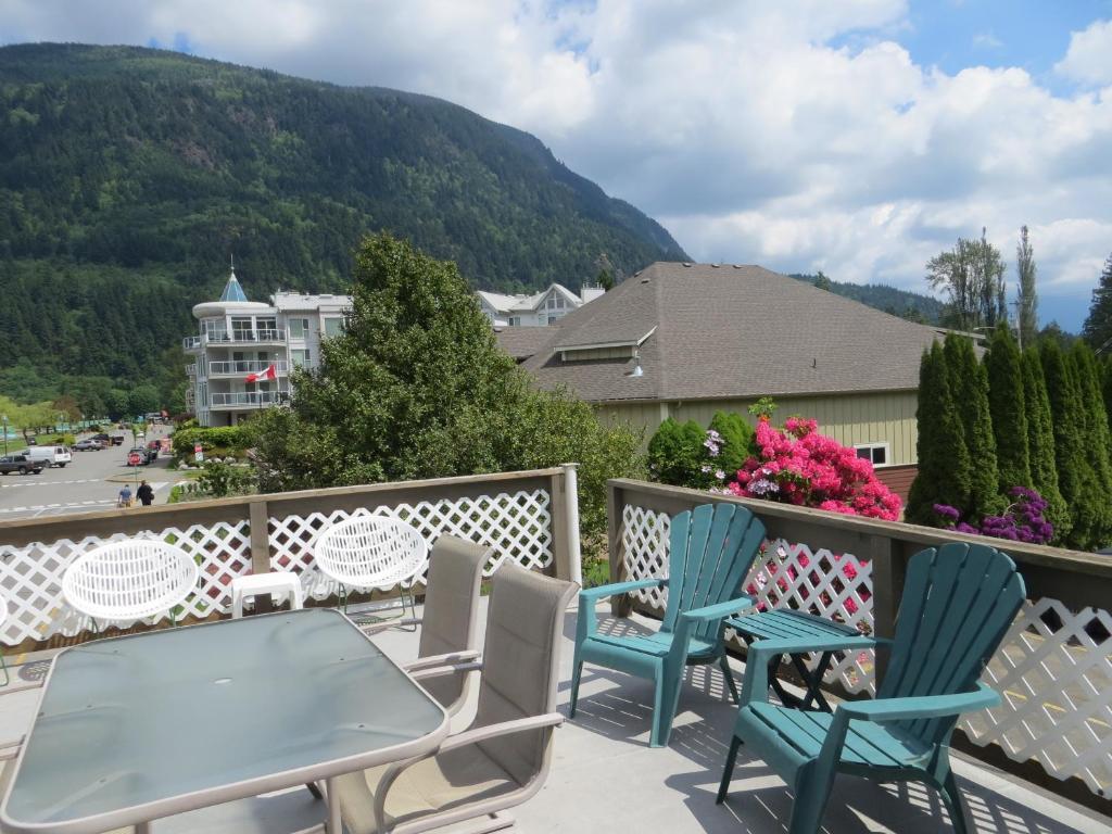 Harrison Village Motel Harrison Hot Springs Buitenkant foto