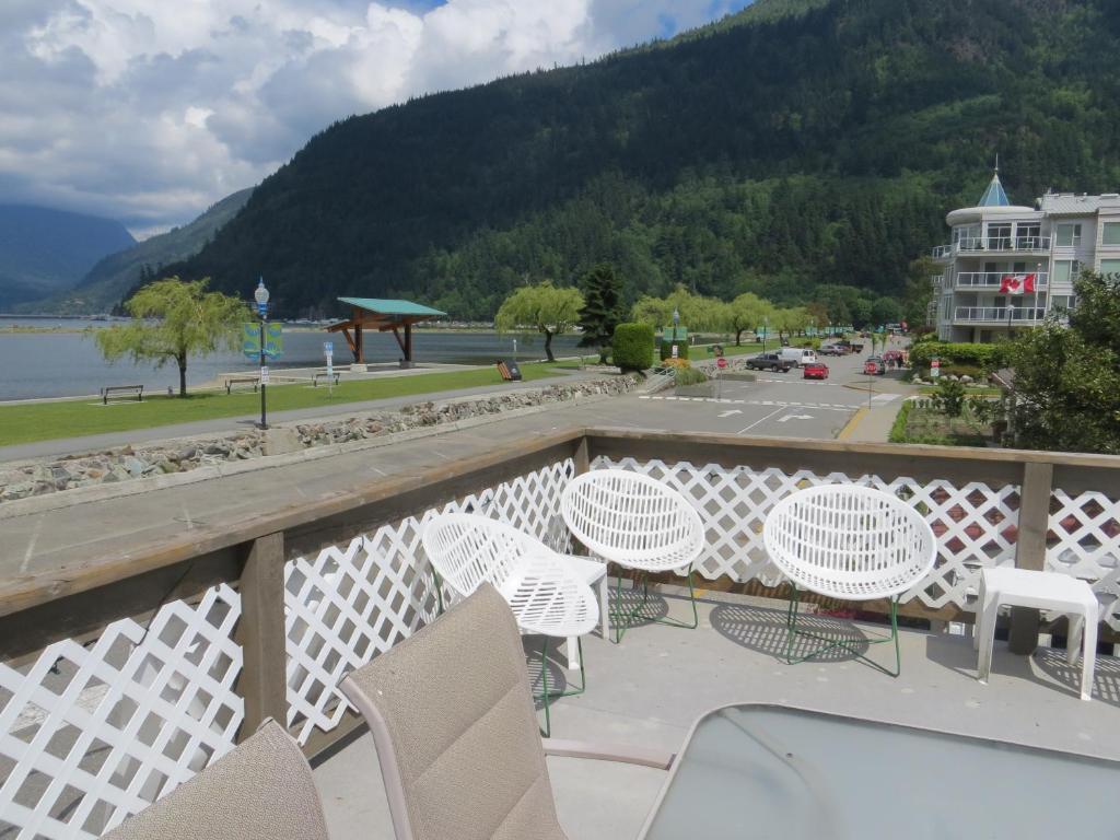 Harrison Village Motel Harrison Hot Springs Buitenkant foto