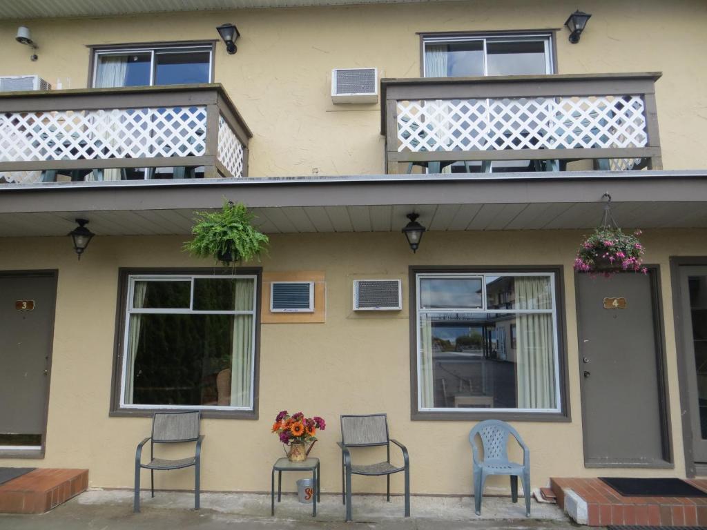 Harrison Village Motel Harrison Hot Springs Buitenkant foto